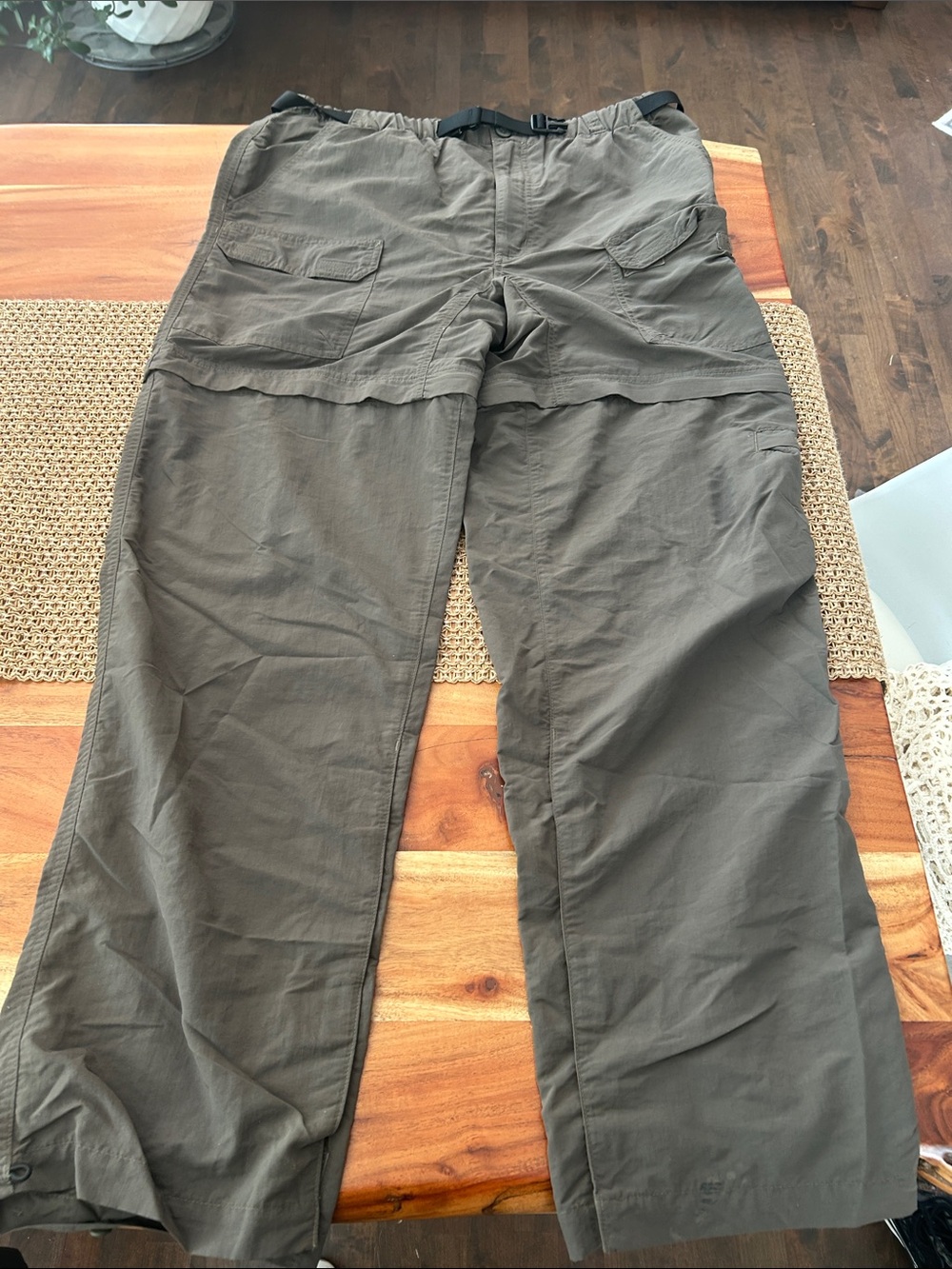 Royal Robbin’s Men’s Medium cargo Hiking Pants with removable legs